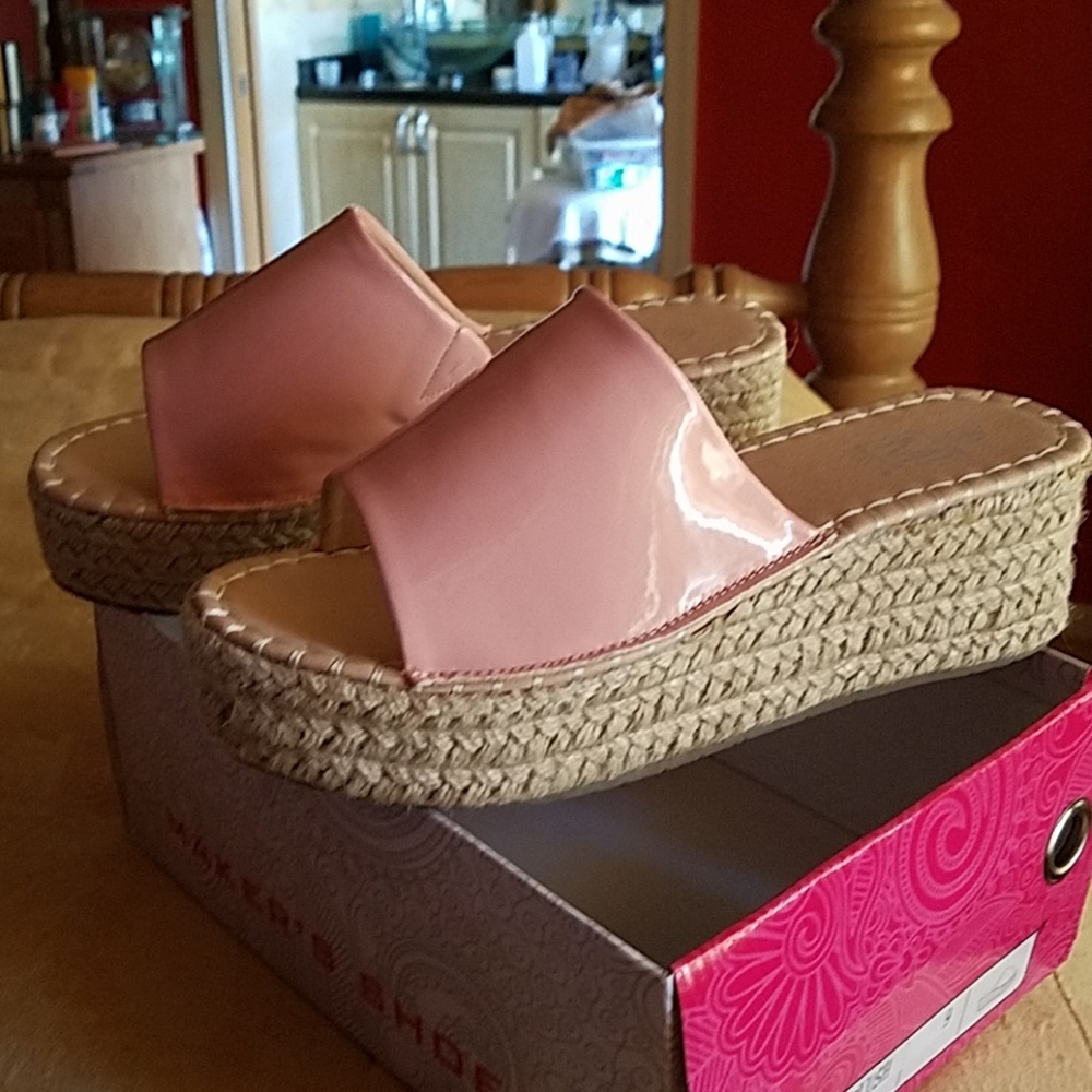 Blush color wedge slippers